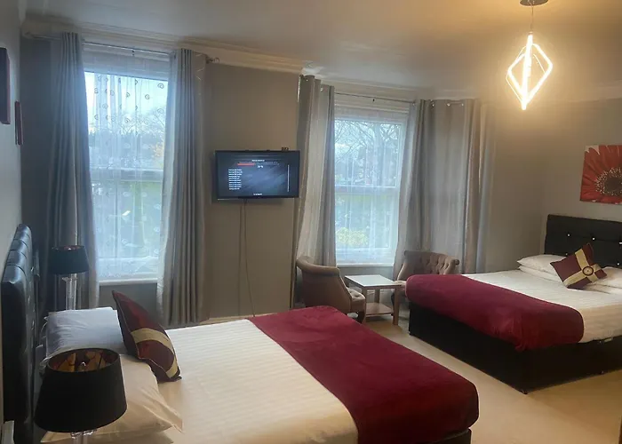 Diamonds Lodge Near York Hospital