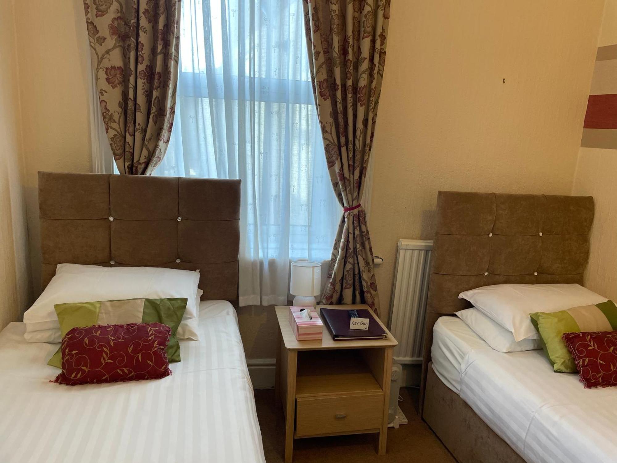 Diamonds Near Hospital Гостевой дом 4*